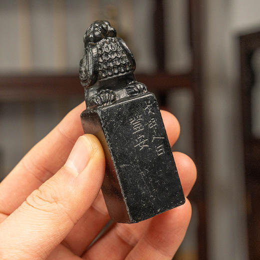 近代 韩登安款寿山石雕兽钮诗文印章 商品图4