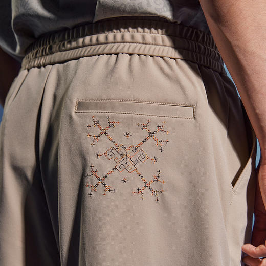 【非遗苗绣蝴蝶妈妈系列】柒牌松紧带短裤男夏季新款休闲直筒男裤	126H70470 商品图2