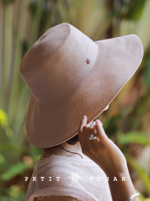 PETIT SCHAN小闪 #048 Outline of flower 花的轮廓 春秋透气可折叠多色大帽檐度假感纸辫遮阳帽 商品图1