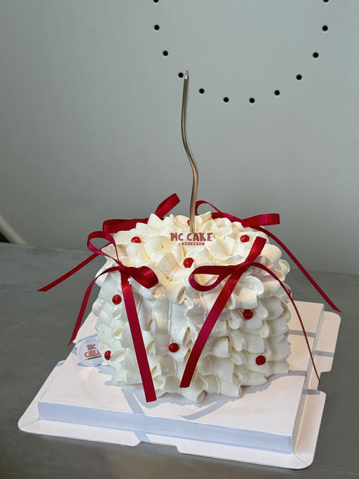 红色蝴蝶结裱花蛋糕（图片蜡烛需要自行选择） 商品图1