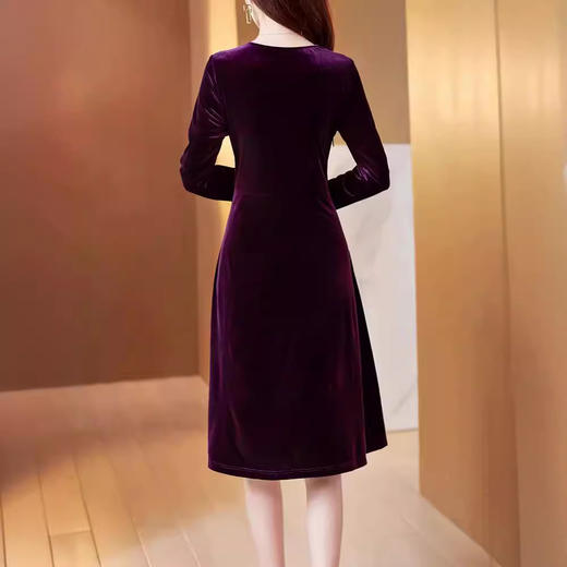 AHM-3099紫色金丝绒连衣裙女2024春季新款高级感V领收腰显瘦长袖礼服裙 商品图2