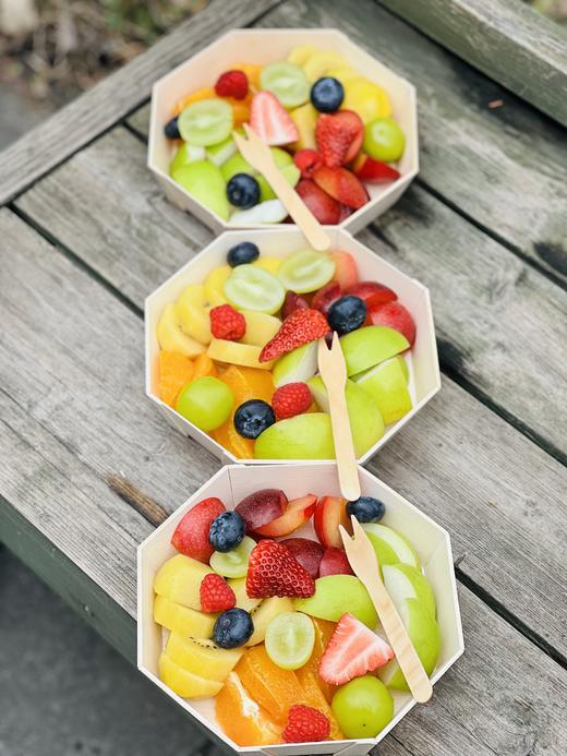 🥗🌸大珠小珠落玉盘😍缤纷甜蜜精选果切💜选用都是当季在售的新鲜好果子，全球美味鲜果尽入一方盘🥗连盒子都是千挑万选，给挑剔的你全方位的美妙体验💖😇😇😋 商品图3