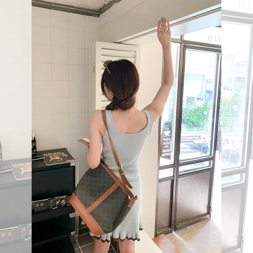 <曾小咸推荐> 【甜俏御姐】蓝色字母连衣裙 商品图4