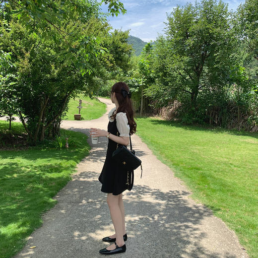 XS/M码金蘑菇菇【le serein少女心小黑裙】少女感泡泡袖拼接收腰连衣裙 商品图0