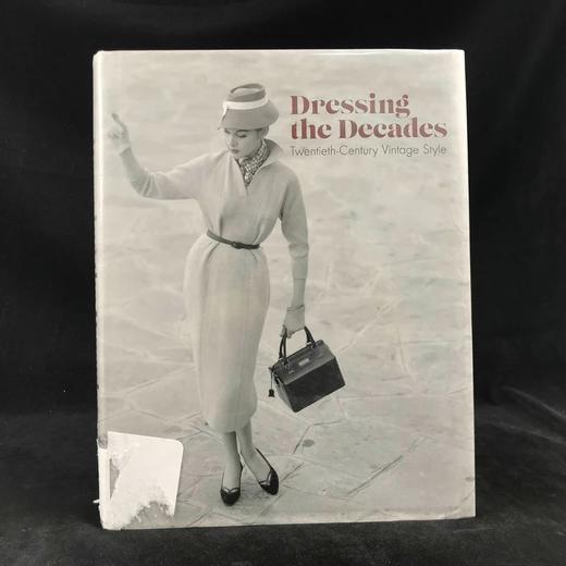 穿着几十年：二十世纪复古风格 75幅彩色91幅黑白插图 精装16开 商品图0