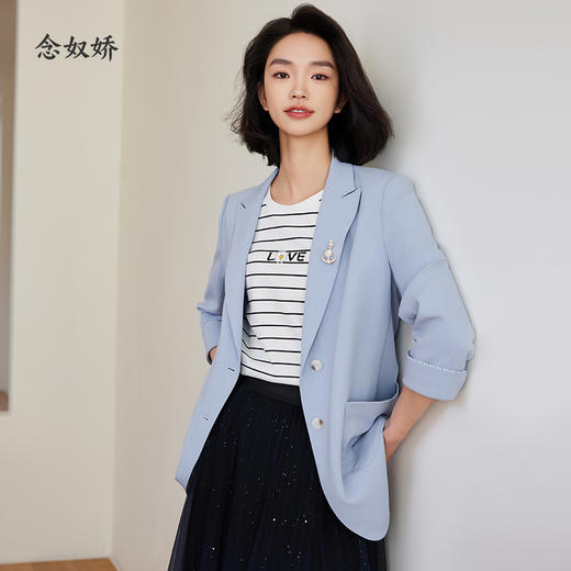 【商场同款】CNX4388 “清爽晨雾西服”  粘纤混纺的材质干爽抗皱好打理 松H版型 轻盈自在 利落干练 雾蓝色7分袖西服外套 商品图0