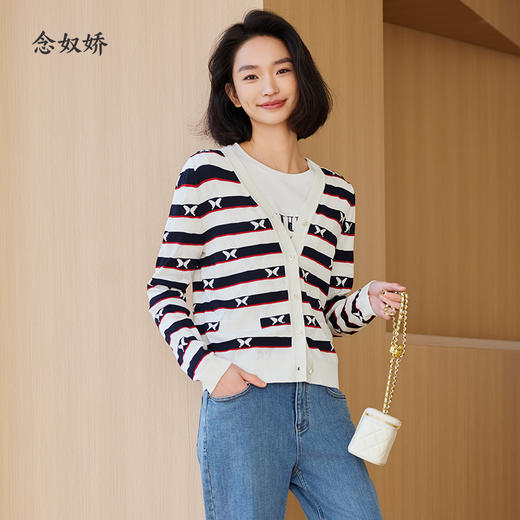 【商场同款】CNR4398 “翩翩起舞毛开” 条纹搭配撞色小蝴蝶 灵动非常 活力动感的针织开衫好穿好搭 商品图7