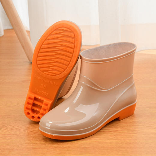 【时尚简约！魅力十足】雨鞋女低筒水鞋牛筋底雨靴保暖防滑套鞋短筒水靴劳保胶鞋，四季可穿，不同天气也能随心应对。 商品图3