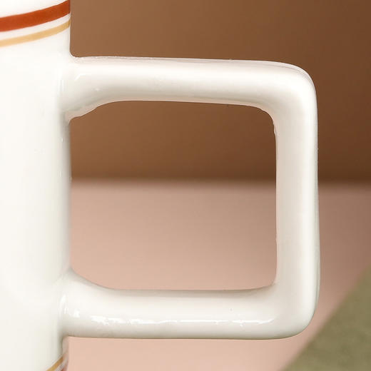 【简约风格！礼盒包装】ins高颜值莫兰迪叠叠杯陶瓷马克杯家用办公室咖啡杯礼盒装，图案设计采用莫兰迪柔和色调，悠闲美好的清新田园风格调 器型优雅，把手巧妙设计，手握更舒适。 商品图3