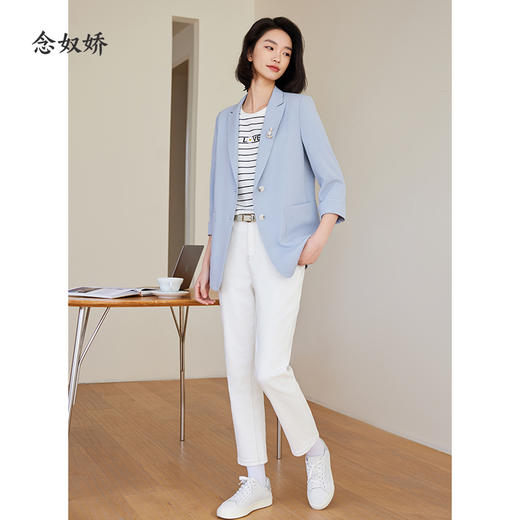 【商场同款】CNX4388 “清爽晨雾西服”  粘纤混纺的材质干爽抗皱好打理 松H版型 轻盈自在 利落干练 雾蓝色7分袖西服外套 商品图6