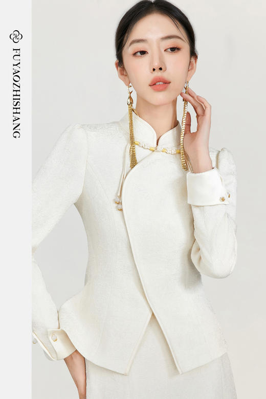 FUYAO扶摇 2024早春款新中式国风高级感白色盘扣外套两件套装裙女 商品图5