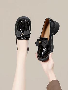 欧罗巴单鞋女新款春季小皮鞋百搭简约英伦风舒适复古防滑女鞋