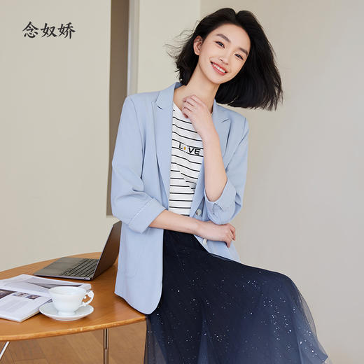 【商场同款】CNX4388 “清爽晨雾西服”  粘纤混纺的材质干爽抗皱好打理 松H版型 轻盈自在 利落干练 雾蓝色7分袖西服外套 商品图8