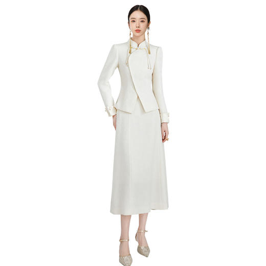 FUYAO扶摇 2024早春款新中式国风高级感白色盘扣外套两件套装裙女 商品图4
