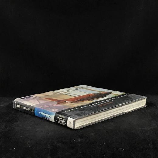 空气与空间：美国国家航空航天博物馆的飞行故事 277幅彩色199幅黑白插图 精装16开 商品图1