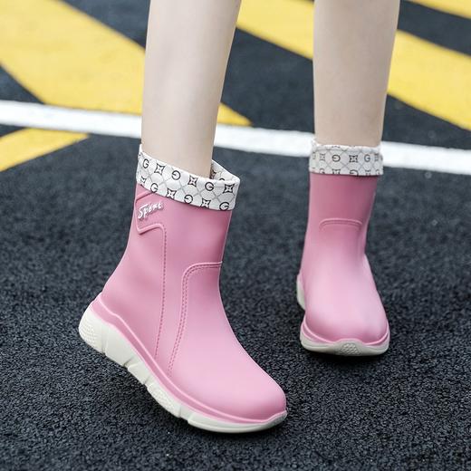 【四季皆宜！时尚中筒女士雨靴】时尚简约中筒雨靴女款防水防滑水靴耐磨外穿雨鞋厨房工作套筒女鞋，防水防滑设计，穿着起来更加安心。 商品图3