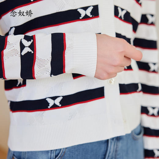 【商场同款】CNR4398 “翩翩起舞毛开” 条纹搭配撞色小蝴蝶 灵动非常 活力动感的针织开衫好穿好搭 商品图6