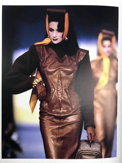 穿着几十年：二十世纪复古风格 75幅彩色91幅黑白插图 精装16开 商品图8