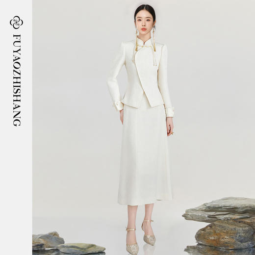 FUYAO扶摇 2024早春款新中式国风高级感白色盘扣外套两件套装裙女 商品图3