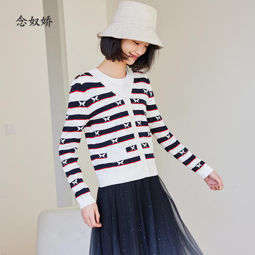 【商场同款】CNR4398 “翩翩起舞毛开” 条纹搭配撞色小蝴蝶 灵动非常 活力动感的针织开衫好穿好搭 商品图8