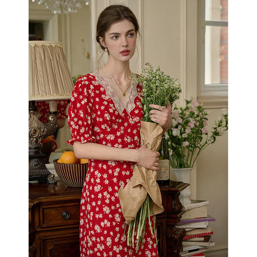 SimpleRetro曼日花事 红色泡泡袖碎花连衣裙女春法式v领度假长裙（预售15天） 商品图2