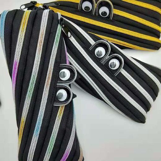 新款小怪兽彩色拉链笔袋  便携式收纳化妆包 商品图8