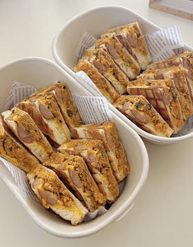 烤肠肉松三文治