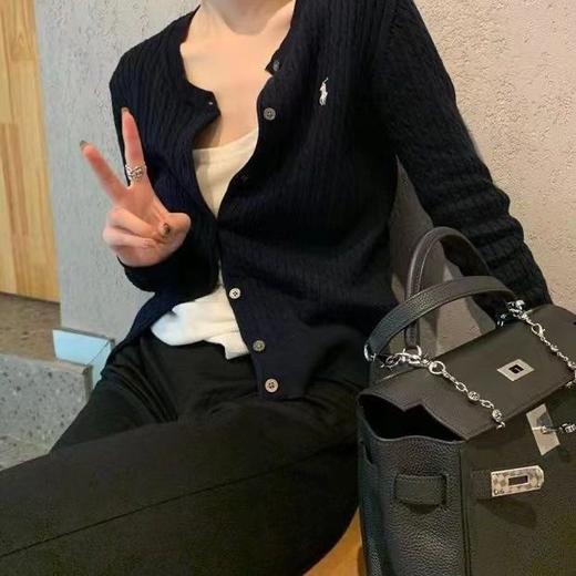 【好看得挪不开眼！春夏必备针织衫】小马麻花针织开衫 安迪绒面料 软糯舒适 抗起球 简约百搭 商品图2