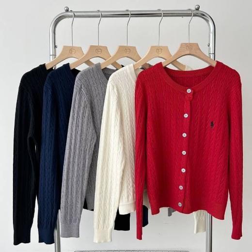 【好看得挪不开眼！春夏必备针织衫】小马麻花针织开衫 安迪绒面料 软糯舒适 抗起球 简约百搭 商品图5