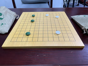 乌龙新榧小棋盘（9路/13路）+双面凸绿白水晶棋子各85颗。