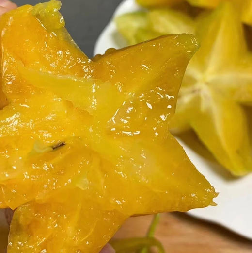 台湾红龙杨桃，杨桃高颜值水果，切出来像小星星，清清爽爽的味道，很适合减肥的mm，杨桃是高纤维，低脂，低热量的水果。 商品图2