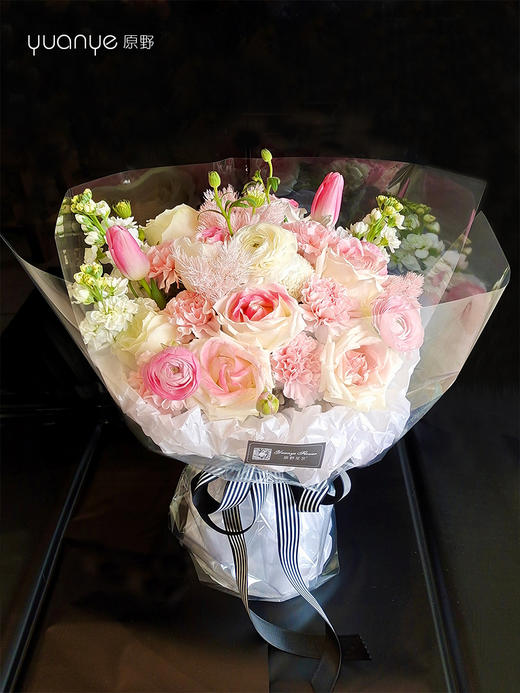 【公主请收花】玫瑰康乃馨混搭韩式花束网红花束 商品图0