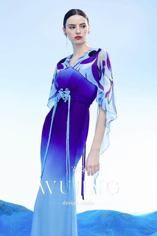 3204052 梦回云阙 韩国进口水晶乔其纱进口纹理蜂窝缎连衣裙 雾境 商品图0