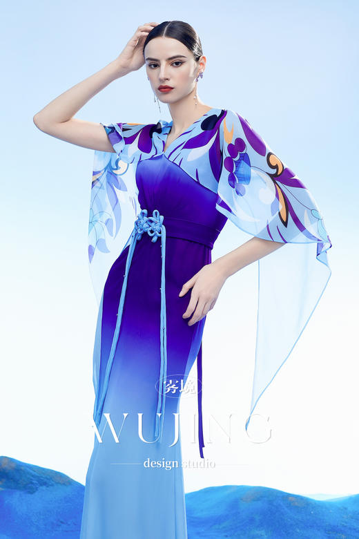 3204052 梦回云阙 韩国进口水晶乔其纱进口纹理蜂窝缎连衣裙 雾境 商品图3