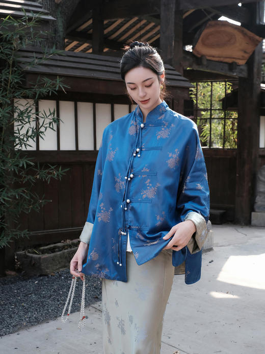 瑕疵| 盛唐牡丹 |孔雀蓝双面穿菊花纹提花真丝外套[特价品]](特殊商品不退不换) 商品图0