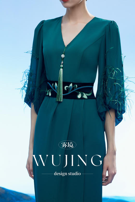 3204035 只此青绿 韩国进口水晶乔其纱进口纹理蜂窝缎连衣裙 雾境 商品图5