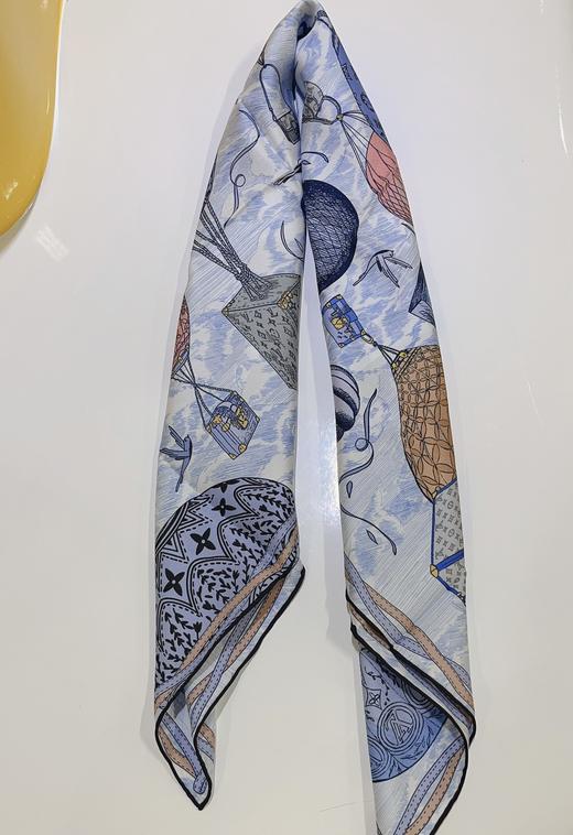 34-1飞屋环游记 我喜欢的热气球真丝方巾 敲好看的 商品图2