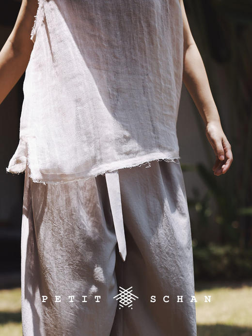 PETIT SCHAN小闪  CLO#262 Mist 薄雾 意大利进口亚麻v领透视感罩衫 商品图4