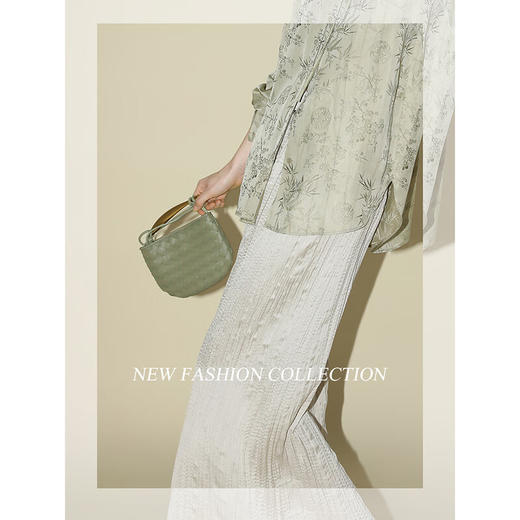 COCOBELLA丝光缎面压褶气质半身裙温柔风垂顺遮胯筒裙HS7026 商品图3