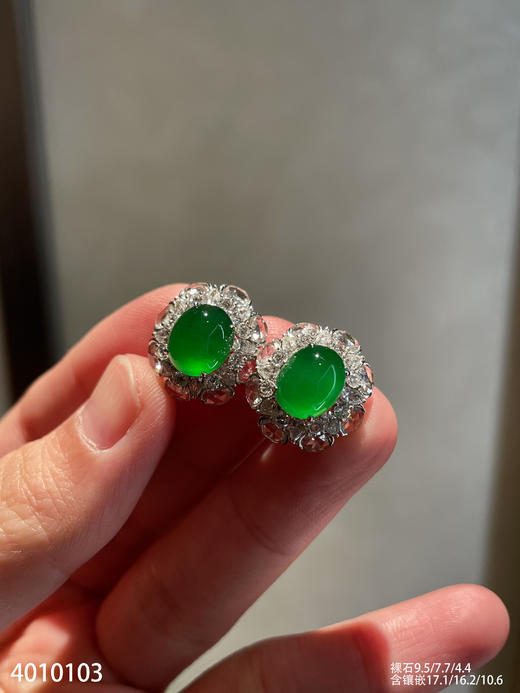 4010103、老坑高冰艳绿蛋面耳钉。具体价格微信咨询 商品图2