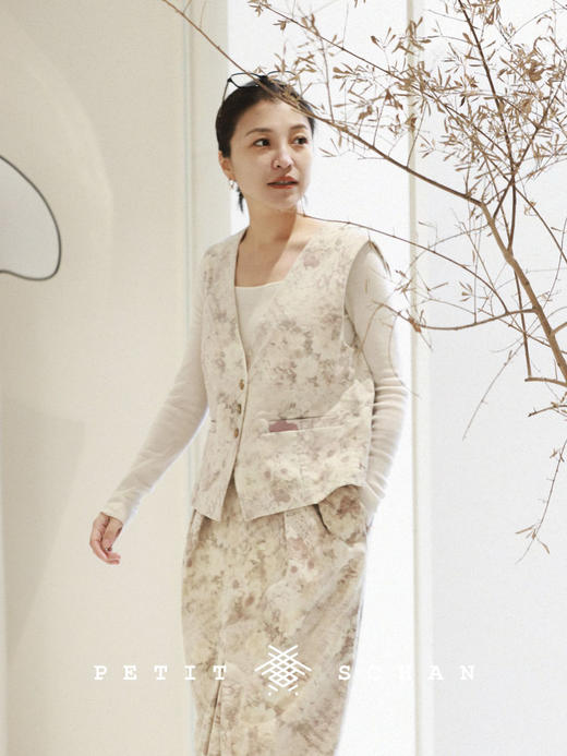 PETIT SCHAN小闪 CLO#207 flowers in fog 雾里看花 意大利进口立绒印花面料半裙 商品图4