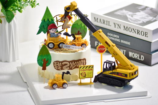 【吊车挖机蛋糕】动物奶油、新鲜水果，原味蛋糕胚；小朋友总是有强烈的好奇心、破坏性、创造性，伴随成长的轨迹，拥有更多的快乐~ 商品图2