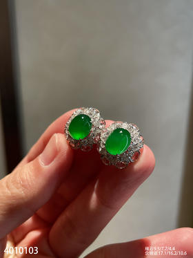 4010103、老坑高冰艳绿蛋面耳钉。具体价格微信咨询