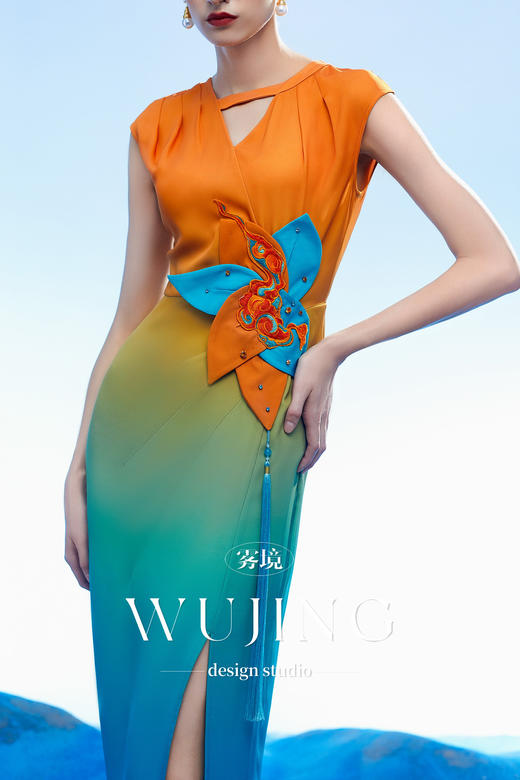 3204005 空桑秘境 韩国进口水晶乔其纱进口纹理蜂窝缎连衣裙 雾境 商品图5