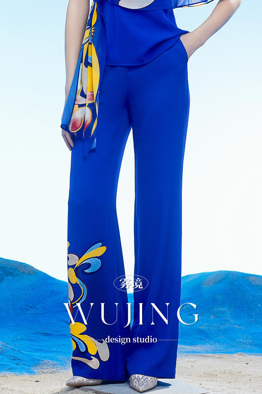 3204013 扶光莲雾 进口纹理蜂窝缎裤子 雾境 商品图0