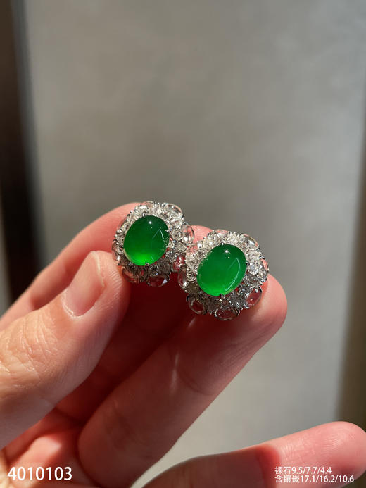4010103、老坑高冰艳绿蛋面耳钉。具体价格微信咨询 商品图1