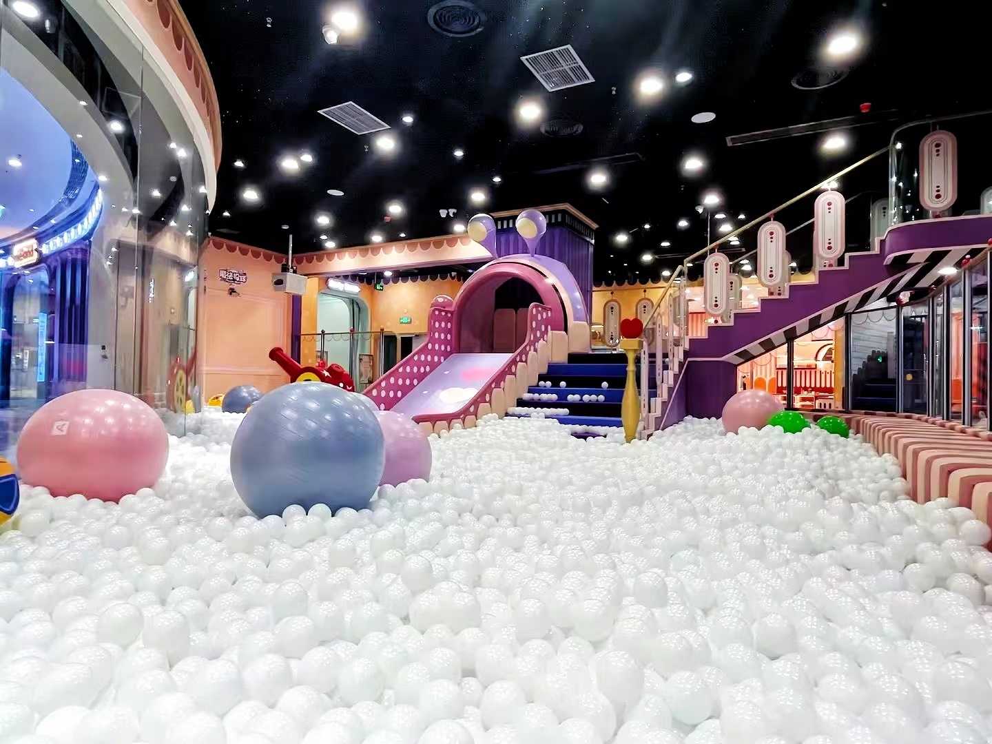 即买即用❗【天府和悦广场·Meland 】 🎠1200㎡+童话游乐宇宙，打造梦想模拟世界 💰99元=1大1小周末节假日通票 ，免预约，当天不限次数进出