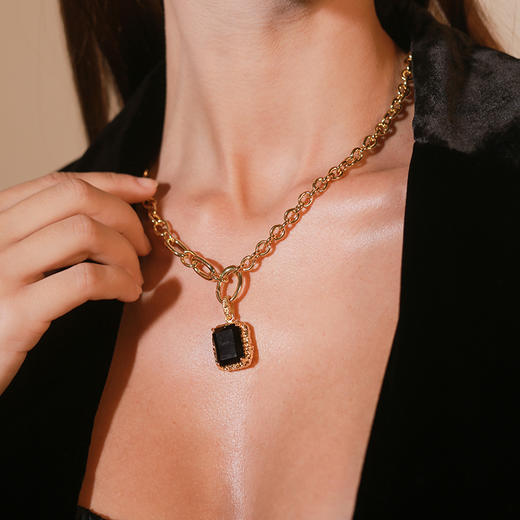 【张凌赫&刘忻同款】Retro Chic意大利复古时尚首饰 ｜黑色方块熔岩项链 商品图1