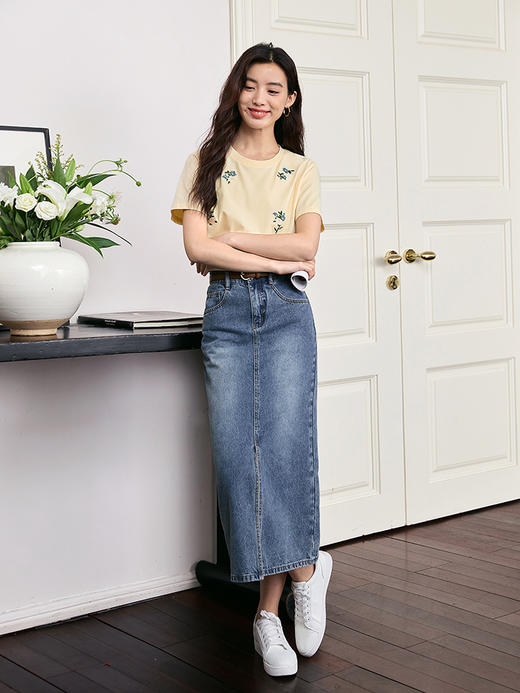 【专属特价】熙世界索罗娜凉感T恤女短袖2025夏新款刺绣花卉设计感圆领上衣 商品图4