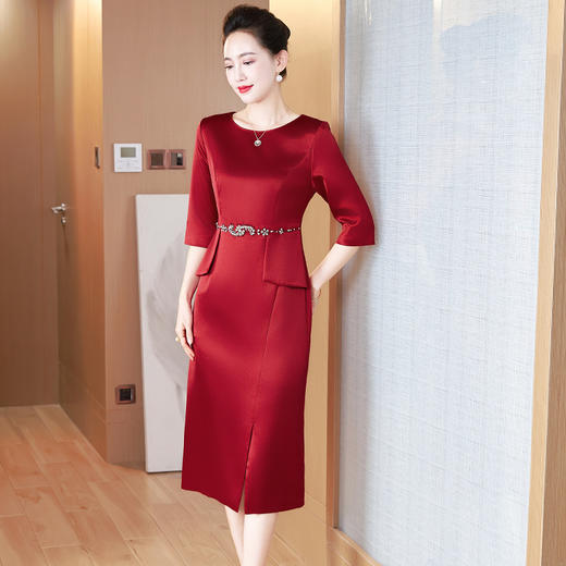 LC 2406酒红色宴会连衣裙修身版型妈妈装 商品图3